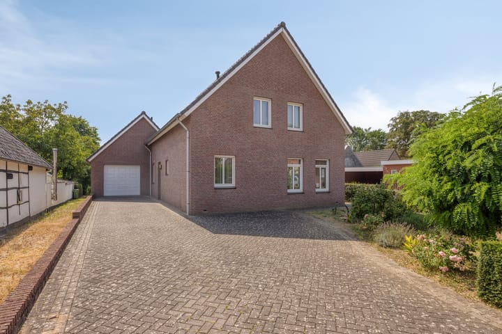 Burgemeester Geradtsstraat 5 en Posterholt foto