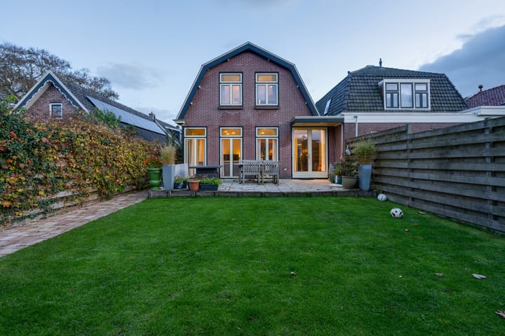 Burgemeester Hoogenboomlaan 29 in Hoogwoud foto