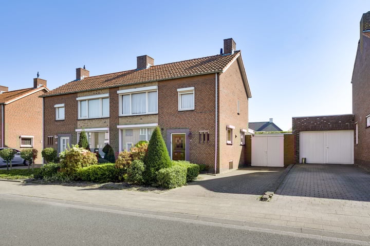 Burgemeester Mertensstraat 61 in Roggel photo