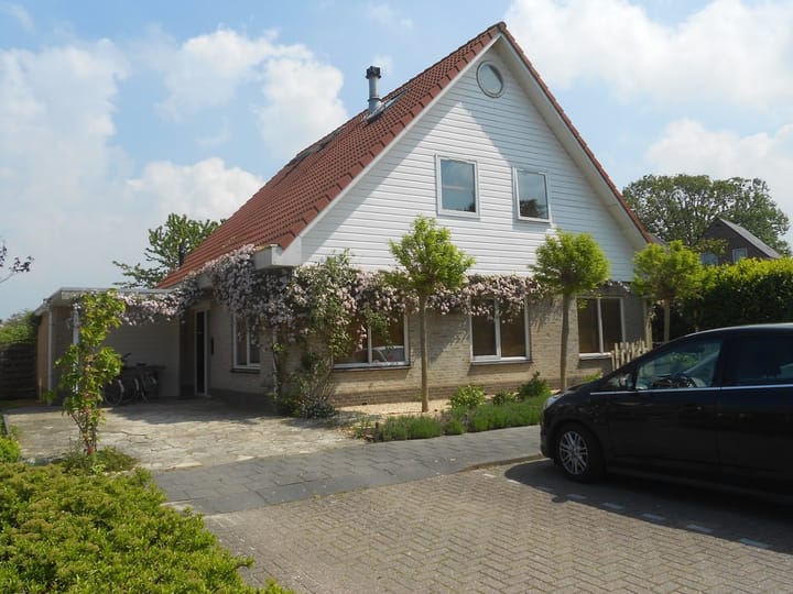 Burgemeester Romeijnstraat 2 in Ouwerkerk