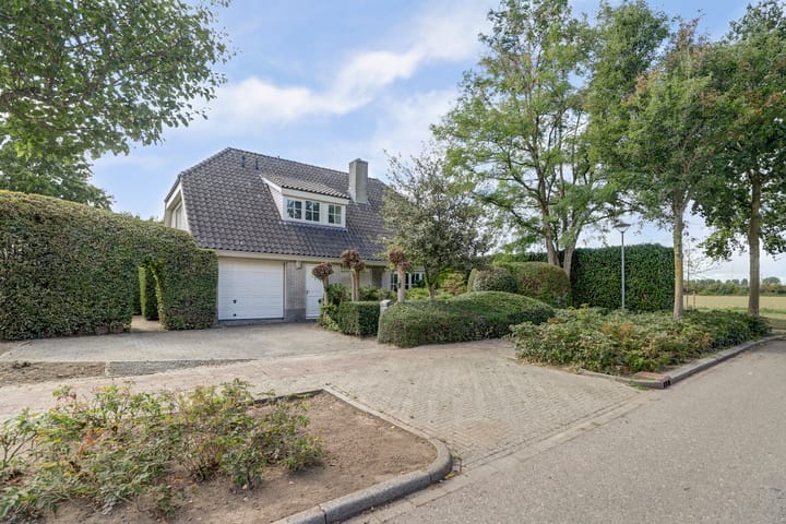 Burgemeester Sprengerlaan 2 en Ewijk foto