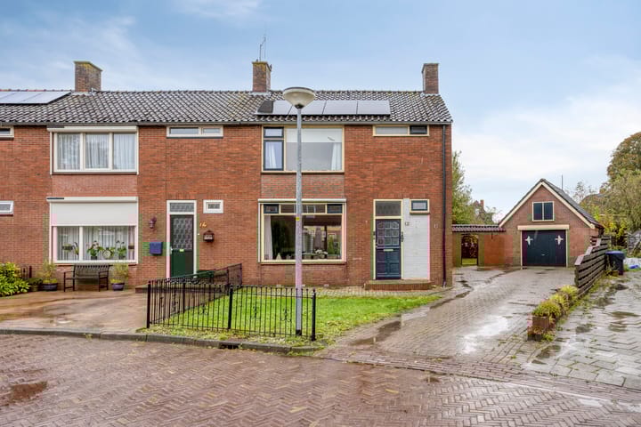 Burgemeester van Bakkeneslaan 12 in Oude Pekela photo