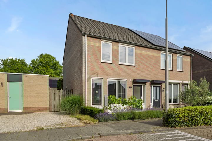 Burgemeester van Heesbeenstraat 50 in Vlijmen photo