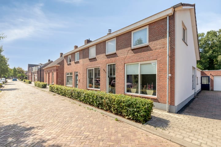 Burgemeester van Mierlostraat 10 in Gilze Foto