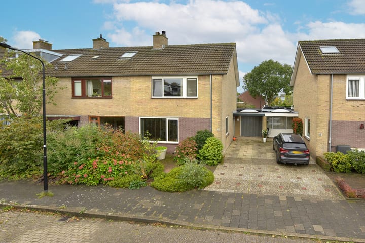 Burgemeester van Trichtlaan 9 en Wilnis foto