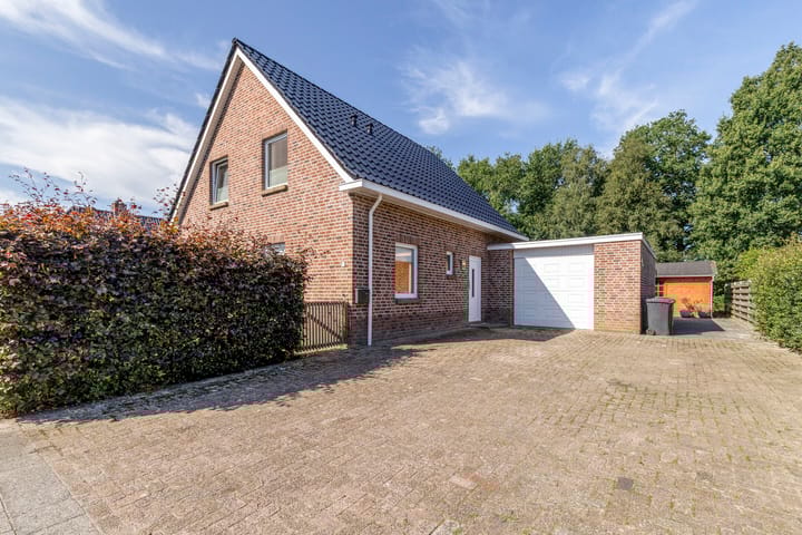 Burgemeester Venemastraat 46A en Meeden foto