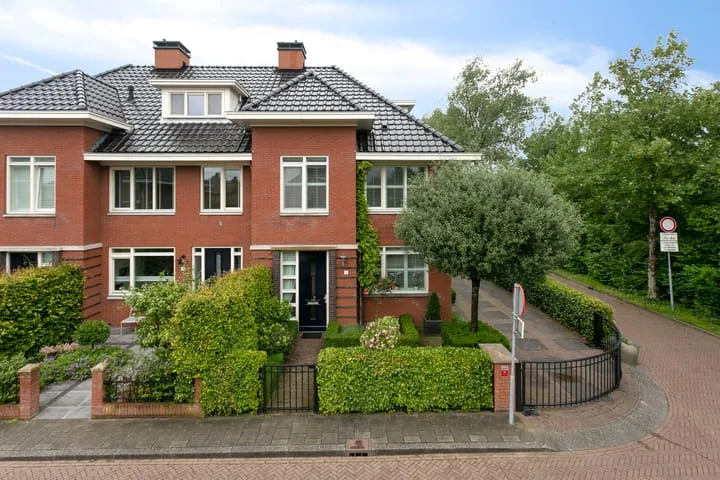 Burgemeester Verver-Aartsenlaan 2 en Voorschoten
