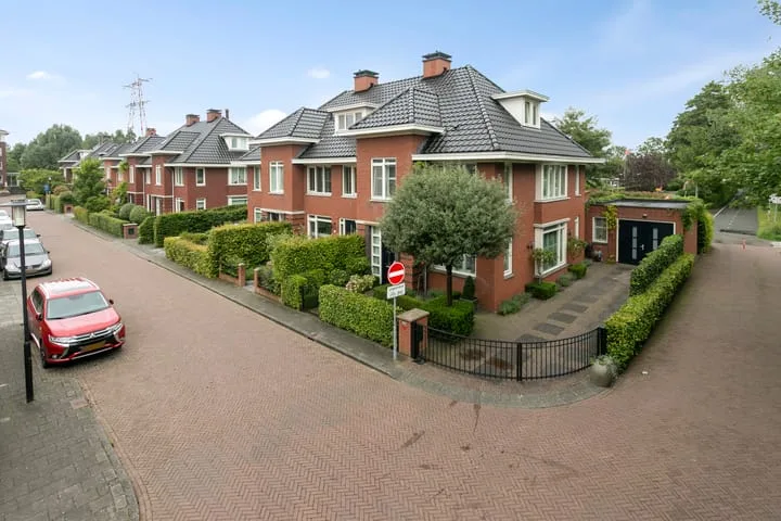Burgemeester Verver-Aartsenlaan 2 Voorschoten foto 2