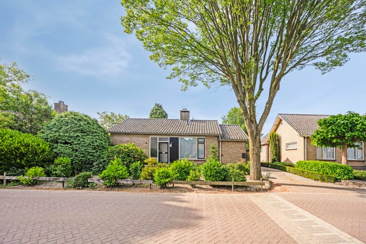 Burgemeester Wientjensstraat 22 en Reek foto