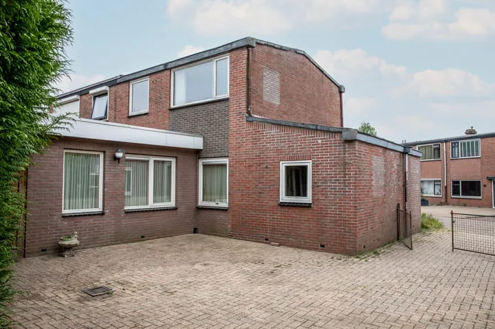 C. Ouwerkerkstraat 8 Emmen foto 2