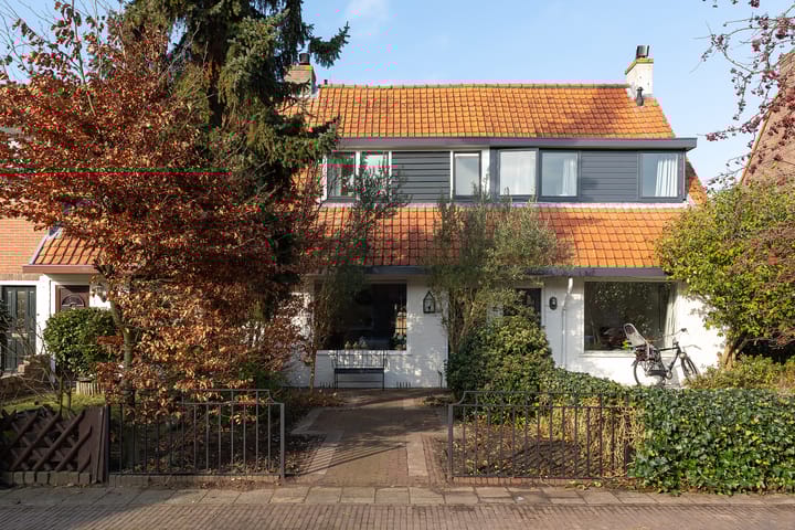 Photo of property Casper Fagelstraat 18, Hilversum