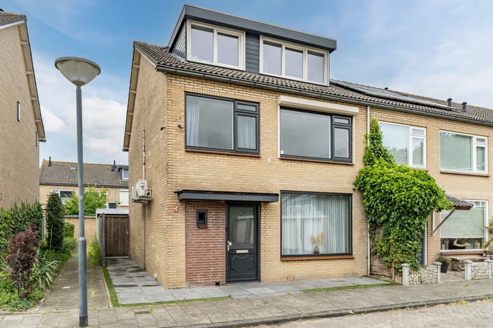 Cederstraat 14 in Waalwijk Foto