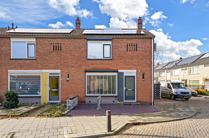 Claes Danckaertzstraat 26 en Klaaswaal foto