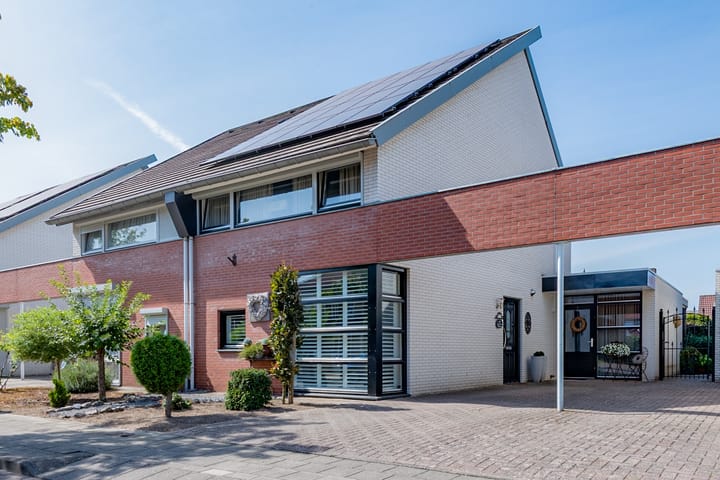 Photo of property Cor Janssenstraat 11, Reuver