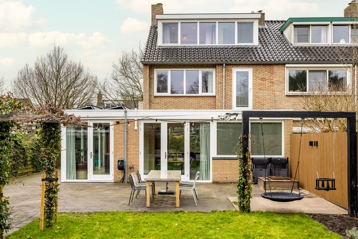 Photo of property Cort van der Lindenlaan 102, Naarden