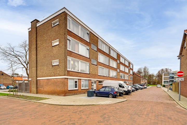 Dahliastraat 23 in Rozenburg photo