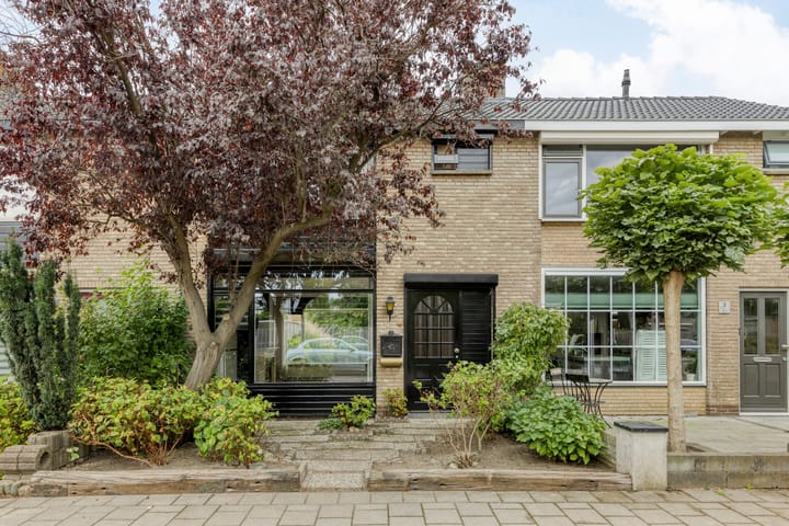 Dahliastraat 4 in Oud-Beijerland Foto