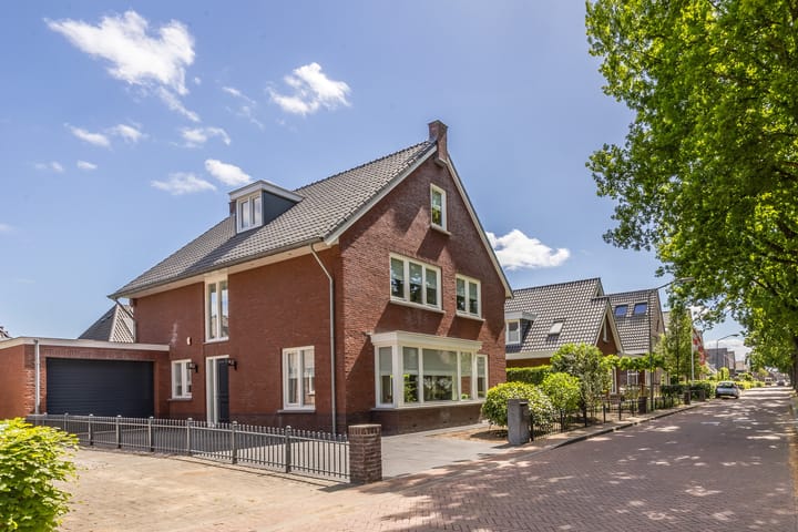 Dahliastraat 42 in Made Foto