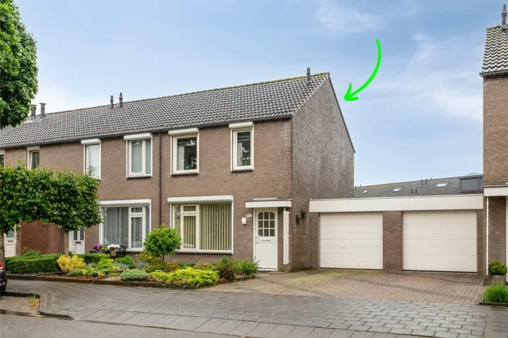 Damastberg 139 in Roosendaal