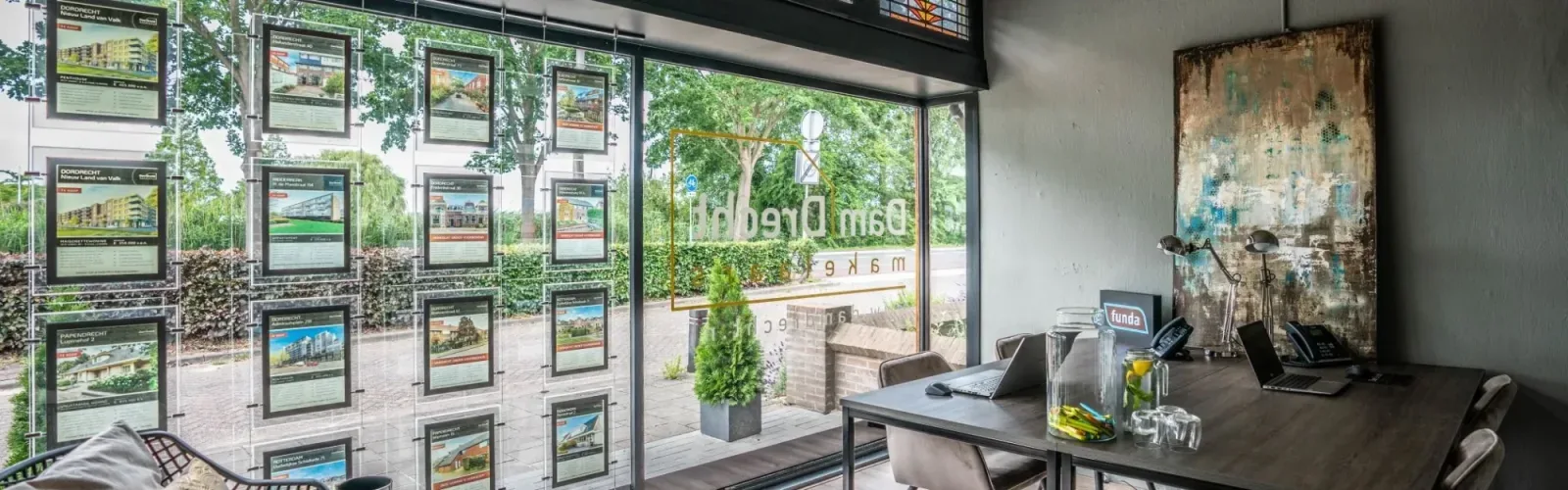 Team photo of Damdrecht Makelaars