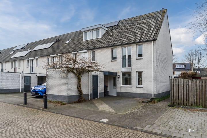 Damwoudestraat 1 in Tilburg photo