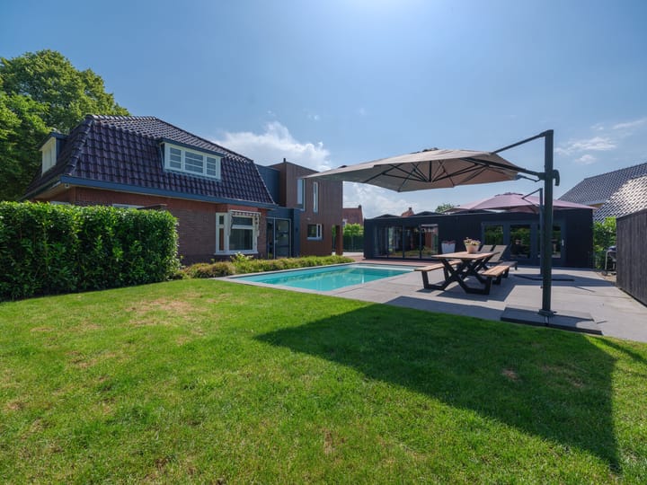 De Dellen 42 in Surhuisterveen Foto