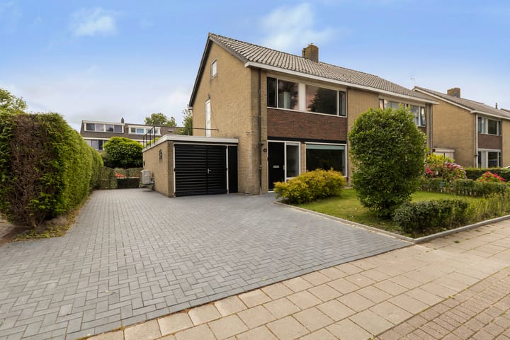 De Hoefslag 16 in Buitenpost foto