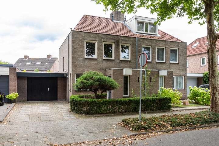 De Kranssen 44 in Waalre Foto