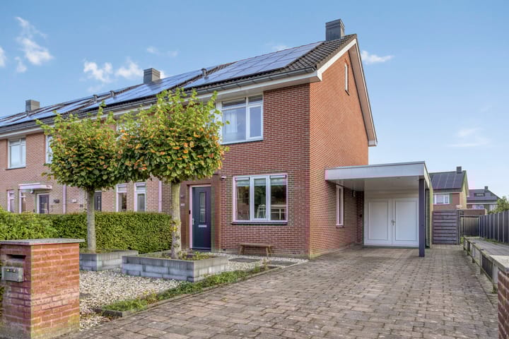 De Landerijen 18 en Hoogezand foto