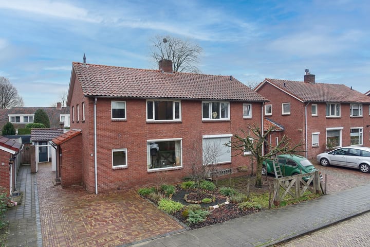 Photo of property De Reigerstraat 36, Delden