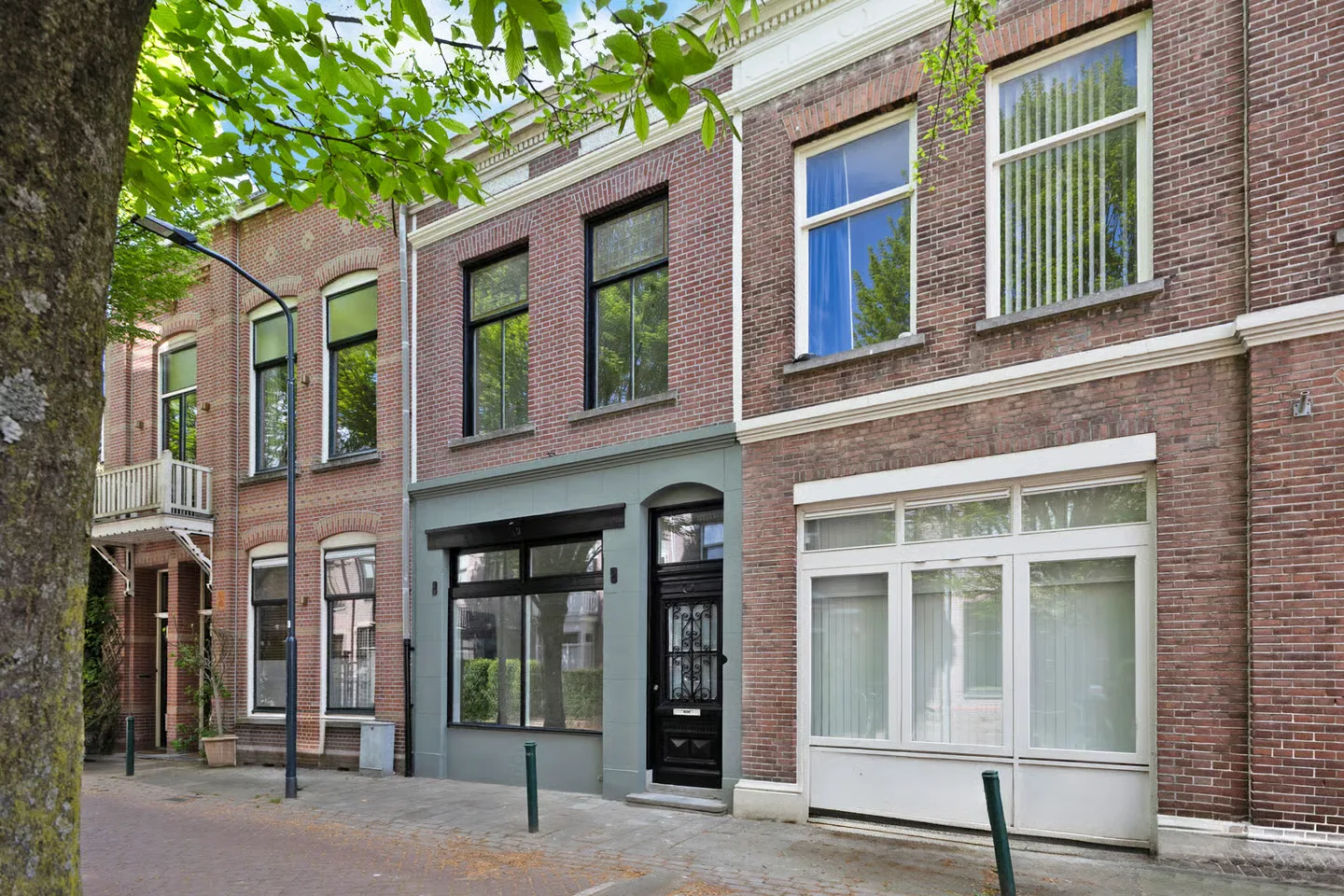 de Roy van Zuidewijnlaan 12 in Breda