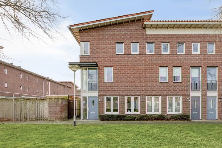 Photo of property de Savornin Lohmanstraat 44, Breda