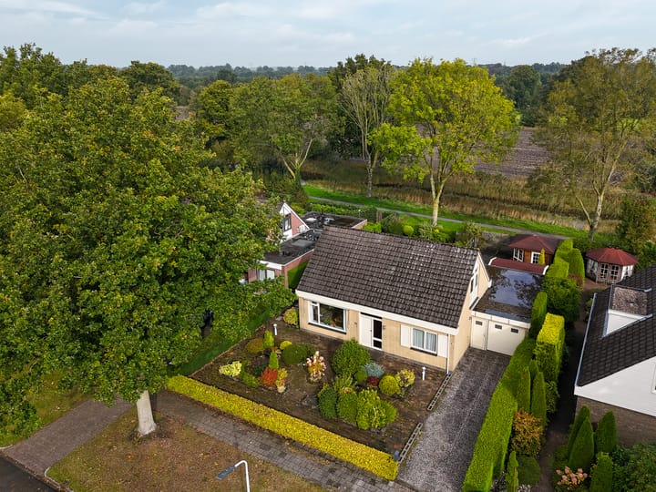 De Specht 72 in Surhuisterveen Foto