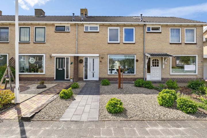 De Tsjalk 11 in Grou foto