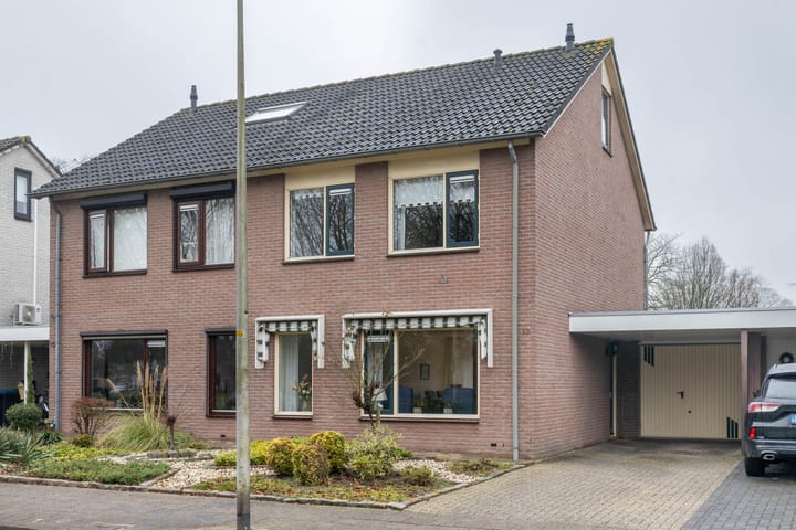 Photo of property De Zwaan 12, Almelo