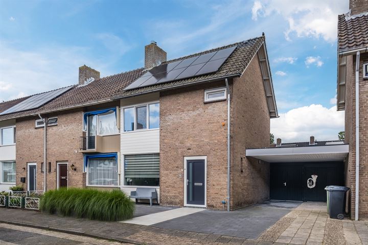 Deken B.J. van Miertstr 7 in Best Foto