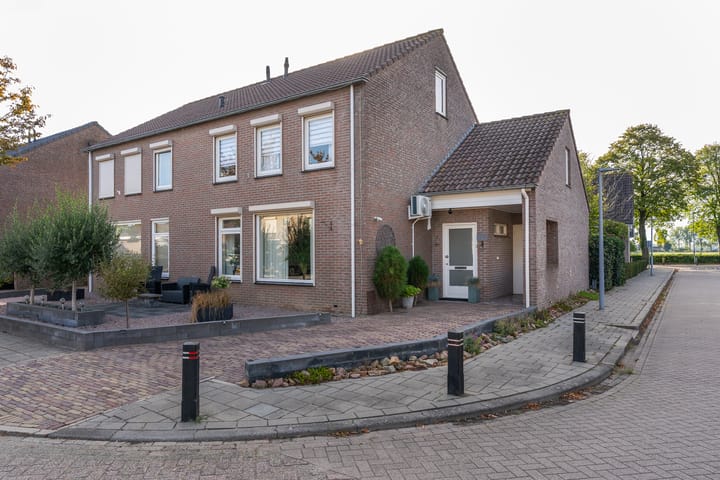 Deken Wehmeijerhof 2 in Velddriel Foto