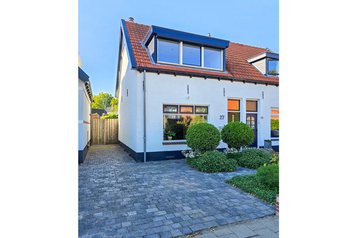 Deldensestraat 27 in Borne Foto