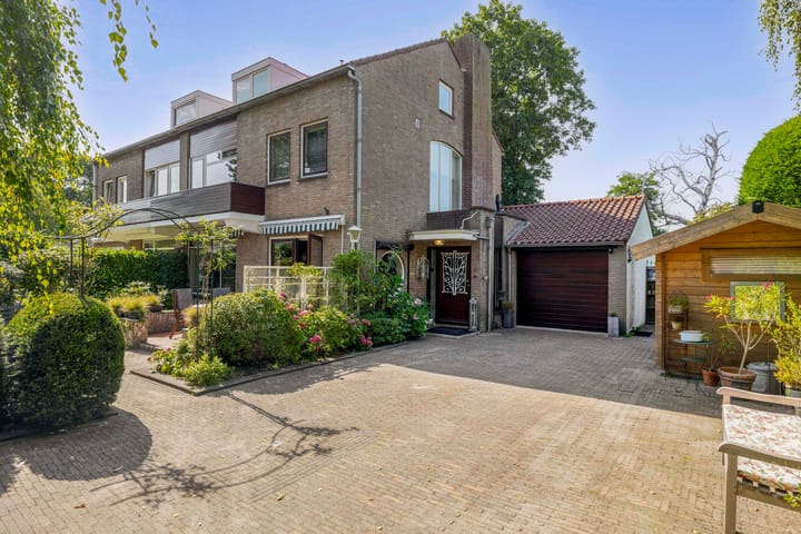 Dillenburglaan 8 in Voorschoten foto