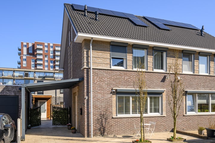 Doerianstraat 8 in Almere photo