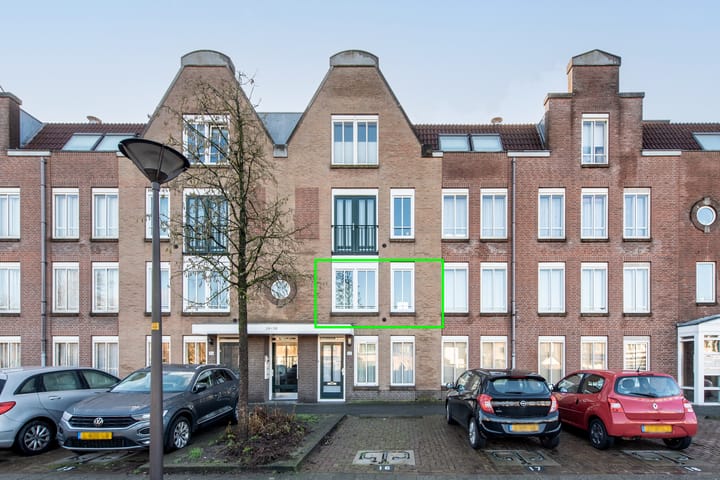Dokter Baumannplein 24 in Halfweg