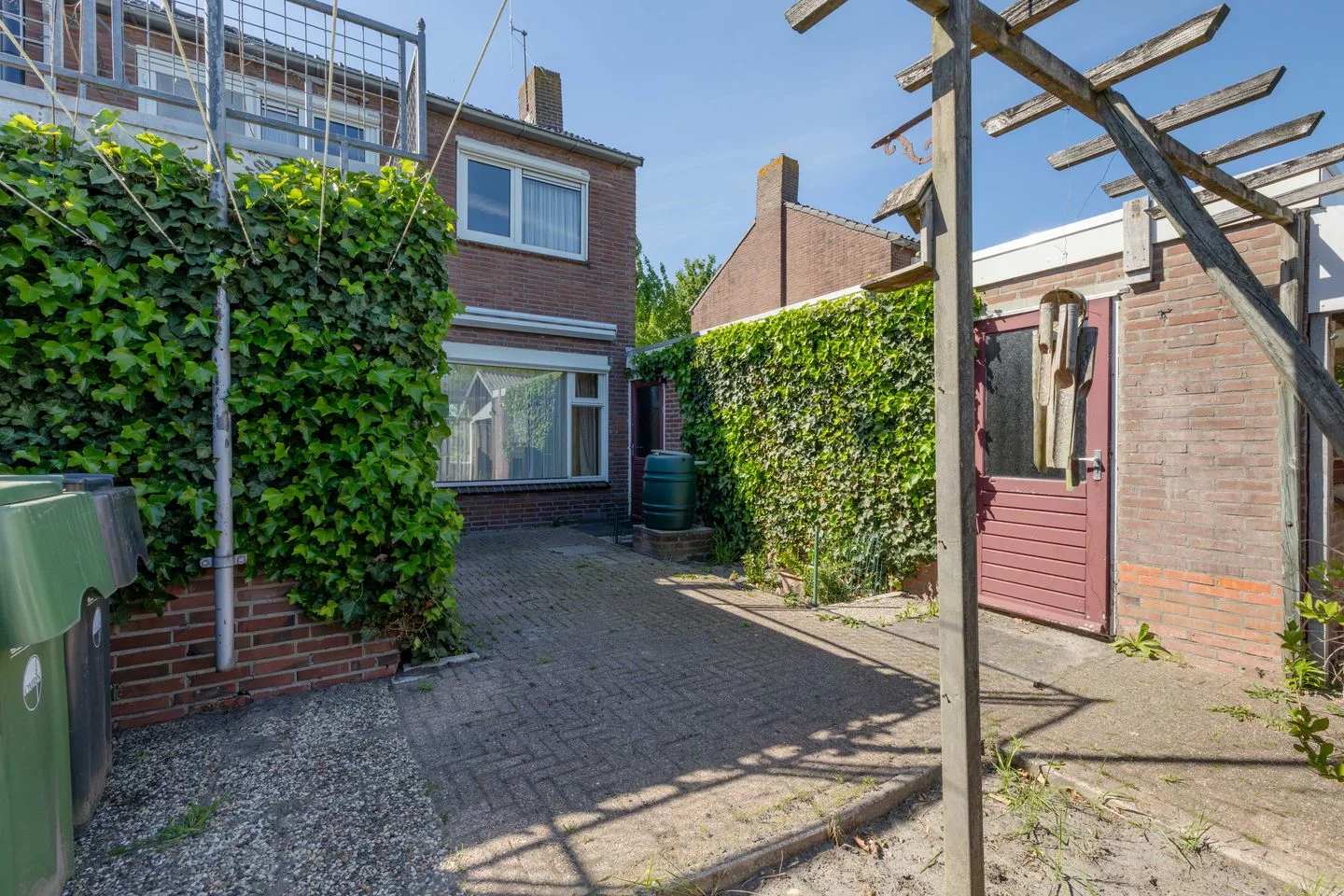 Dokter Keijserstraat 16 Surhuisterveen foto 2
