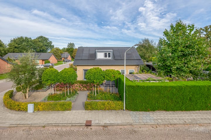 Dominee Swaluestraat 4 in Helenaveen Foto