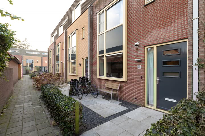 Photo of property Dominee Versteegtstraat 12, Loosdrecht