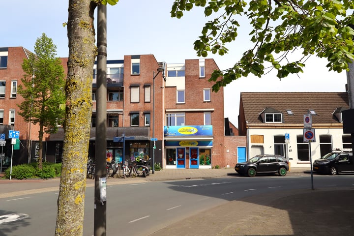 Donkerstraat 6A en Oosterhout foto