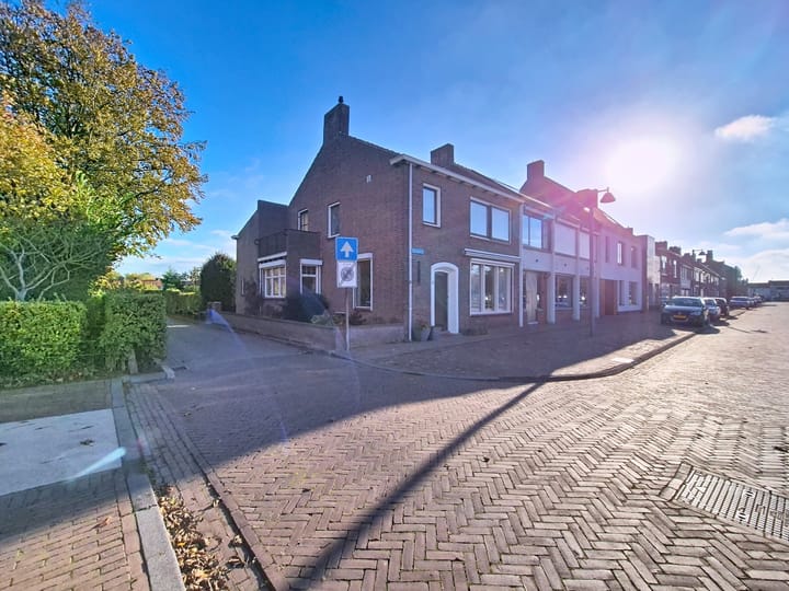 Dorpsplein 35 in Schoondijke Foto