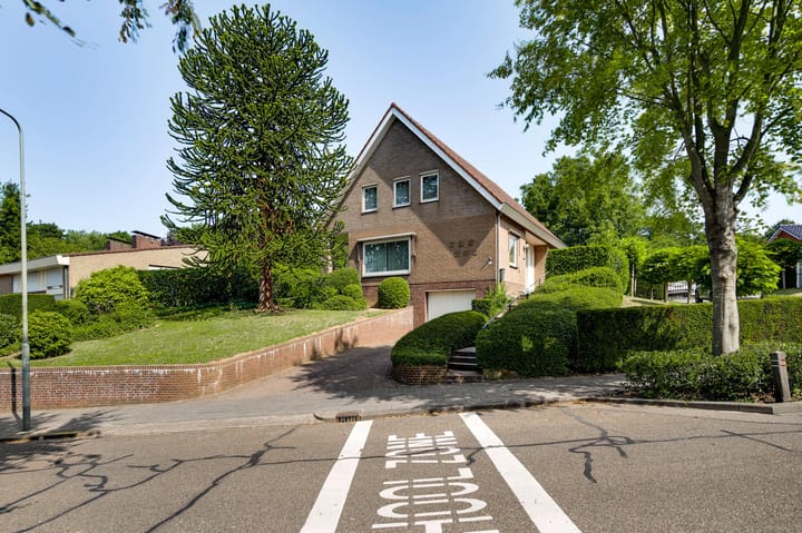 Dorpsstraat 113 en Bingelrade foto