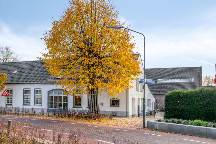 Dorpsstraat 2 in Casteren Foto