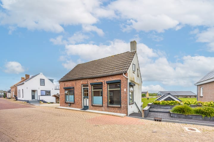 Dorpsstraat 20 in Lage Zwaluwe Foto