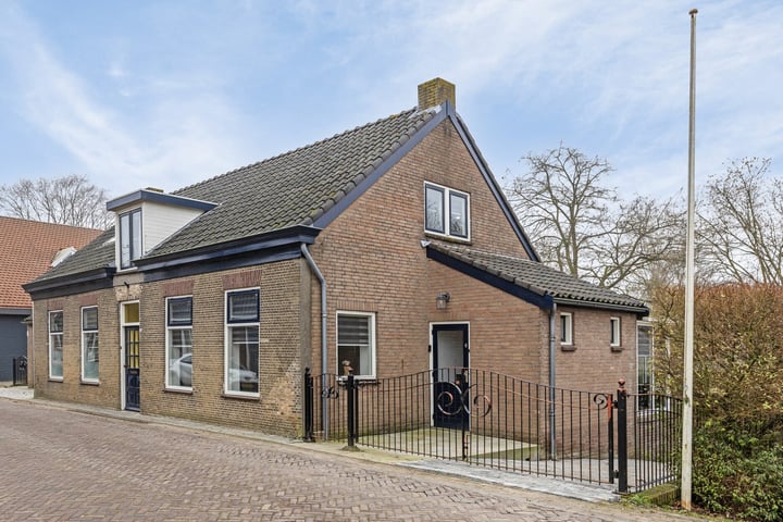 Dorpsstraat 23 in Dussen photo